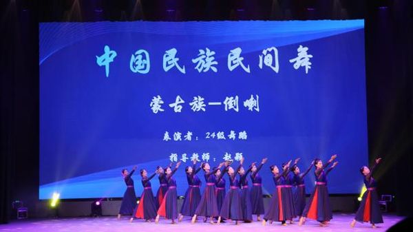 舞影翩躚展芳華｜山東省菏澤藝術(shù)學(xué)校舞蹈表演專業(yè)教學(xué)匯報(bào)演出圓滿落幕！
