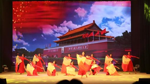 舞影翩躚展芳華｜山東省菏澤藝術(shù)學(xué)校舞蹈表演專業(yè)教學(xué)匯報(bào)演出圓滿落幕！